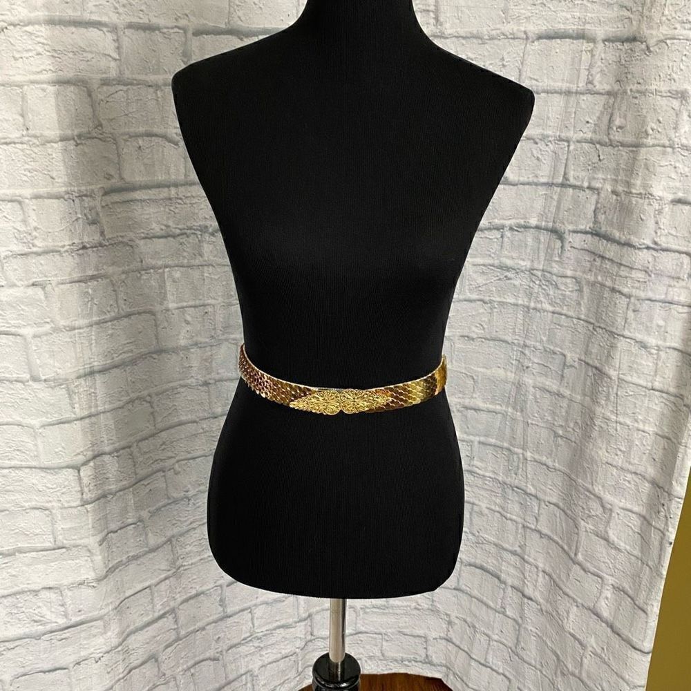 Gold scale belt w/decorative leaf buckle elastic stretch & clasp hook closure